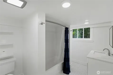 2412 2nd Avenue W Seattle WA 98119
