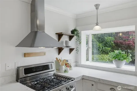 2412 2nd Avenue W Seattle WA 98119