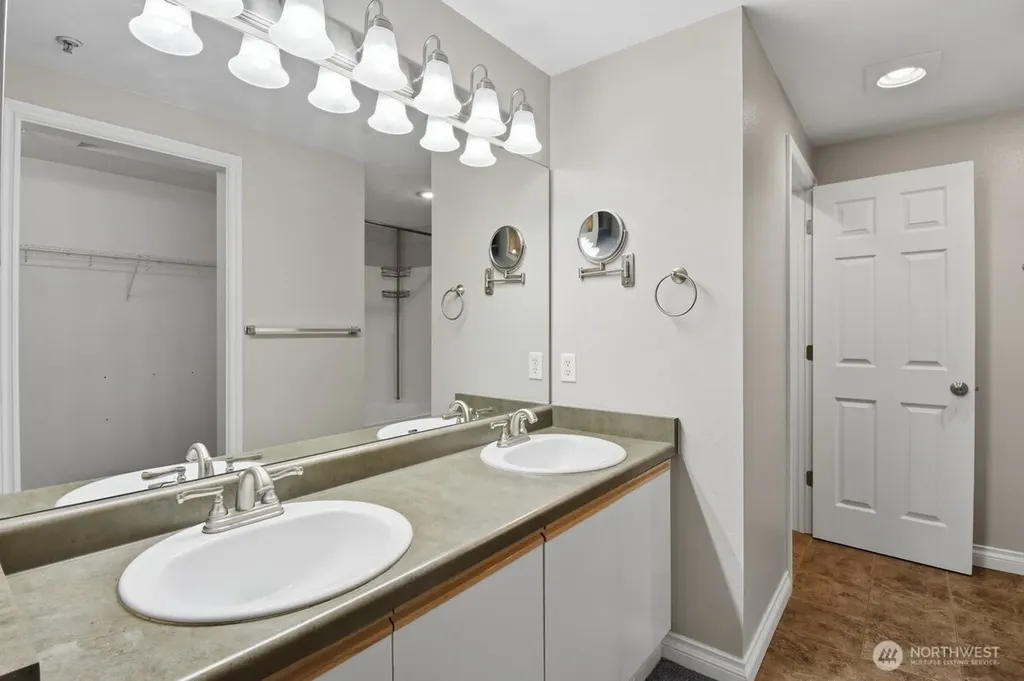 5510 S 234th Place Kent WA 98032