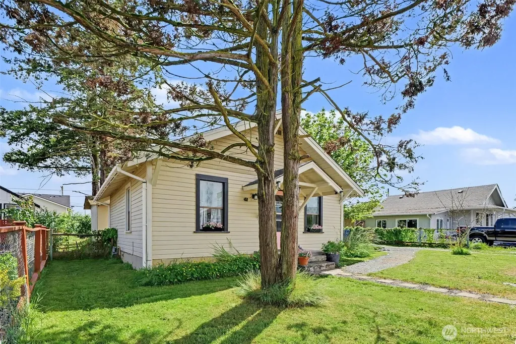 10002 272nd Street NW Stanwood WA 98292