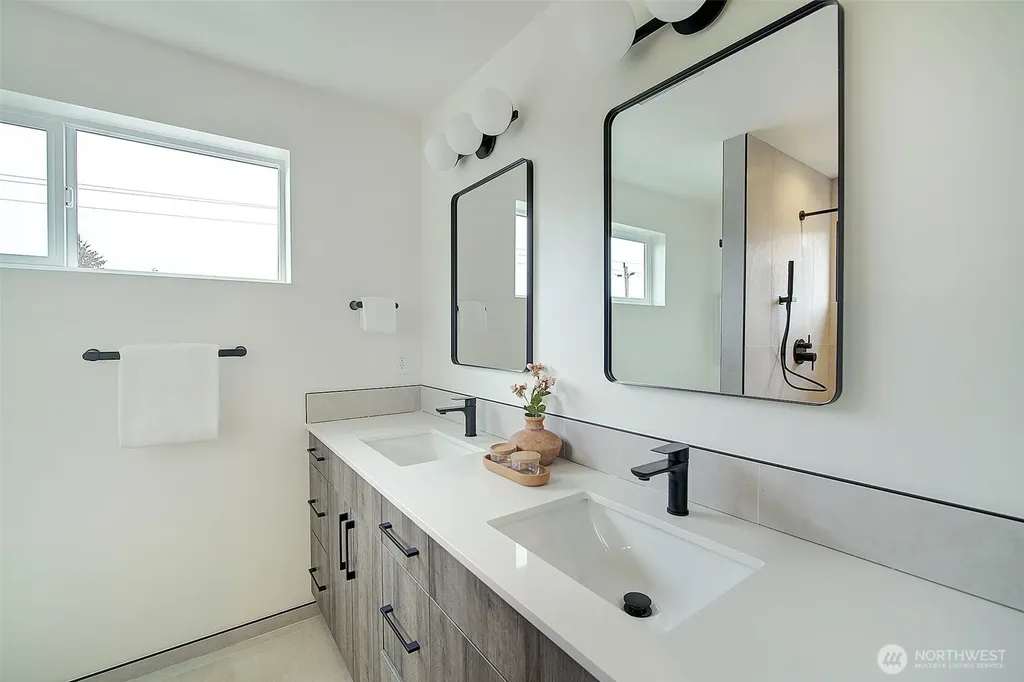 7912 34th Avenue SW Seattle WA 98126