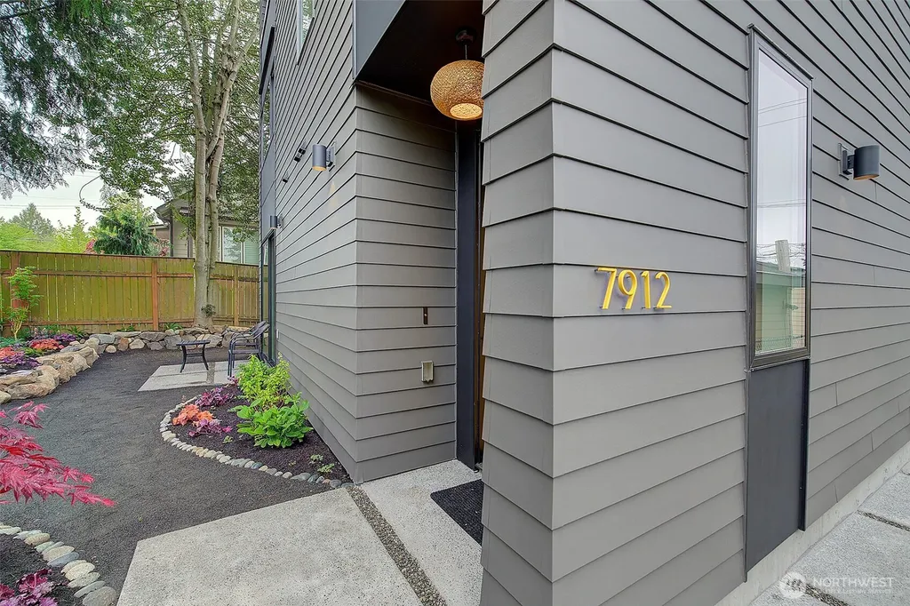 7912 34th Avenue SW Seattle WA 98126