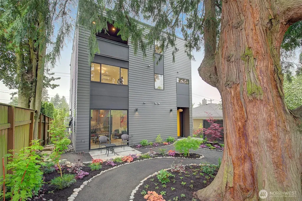 7912 34th Avenue SW Seattle WA 98126