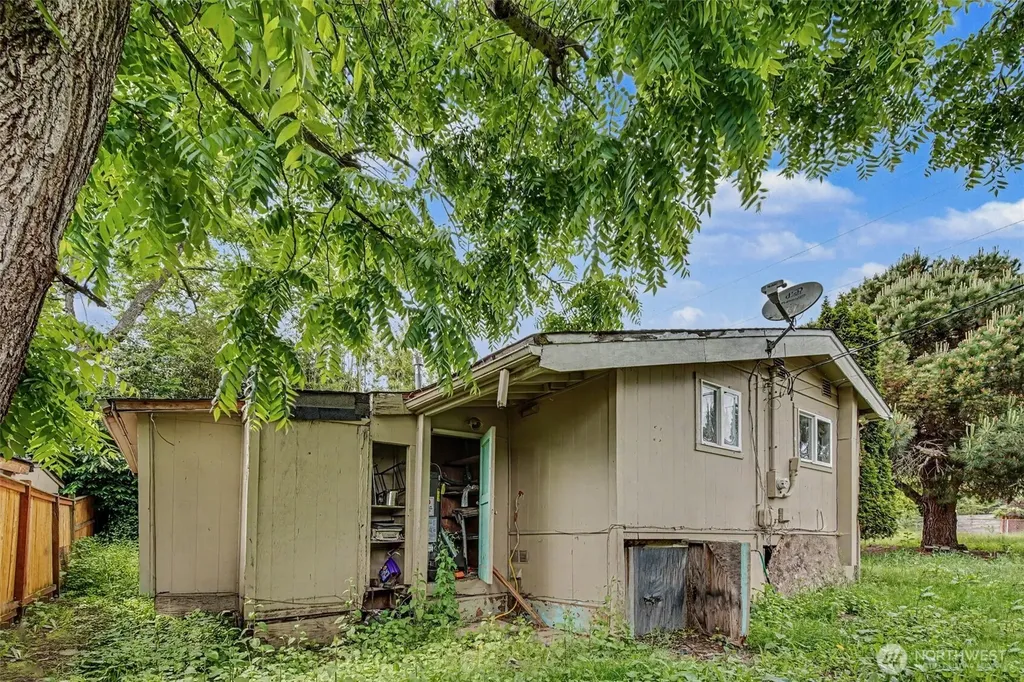 1207 SW Cambridge Street Seattle WA 98106