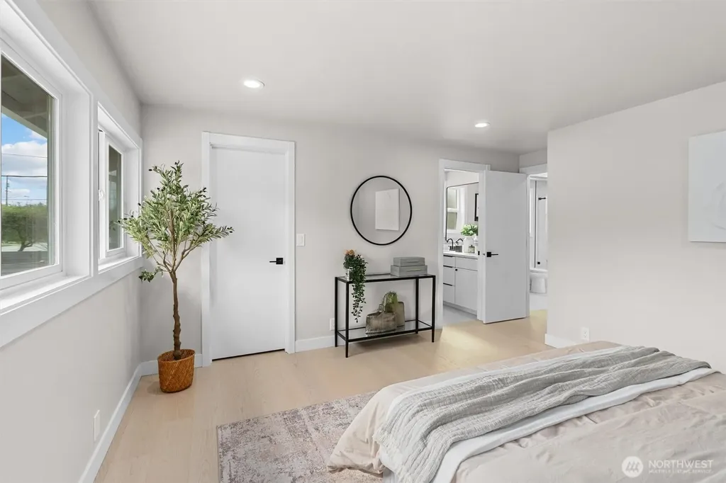 7407 25th Avenue NE Seattle WA 98115