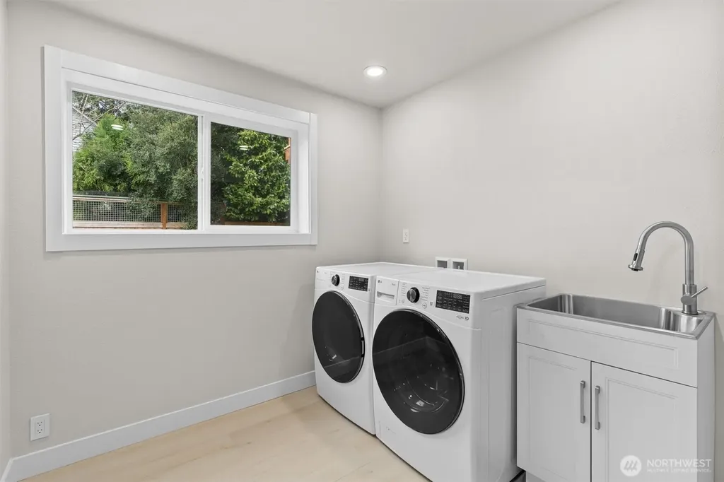 7407 25th Avenue NE Seattle WA 98115