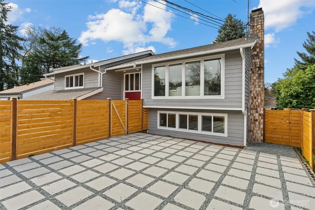 7407 25th Avenue NE Seattle WA 98115
