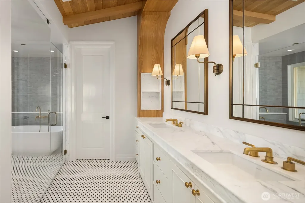 6333 77th Avenue SE Mercer Island WA 98040