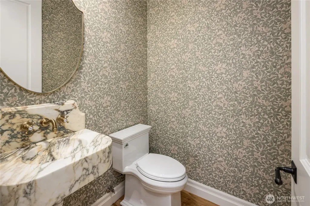 6333 77th Avenue SE Mercer Island WA 98040