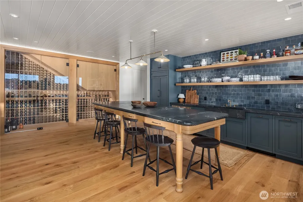 6333 77th Avenue SE Mercer Island WA 98040
