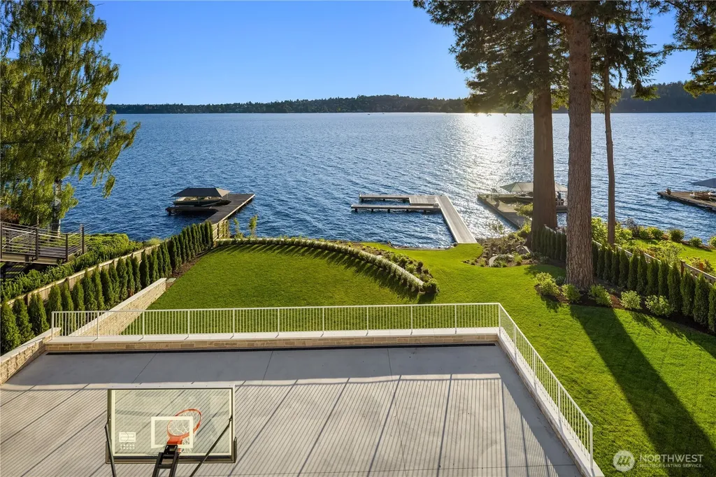 6333 77th Avenue SE Mercer Island WA 98040