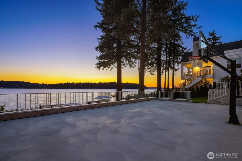 6333 77th Avenue SE Mercer Island WA 98040