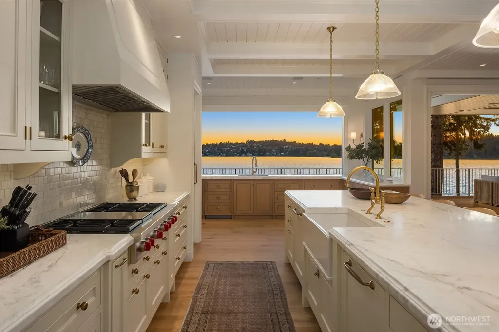 6333 77th Avenue SE Mercer Island WA 98040