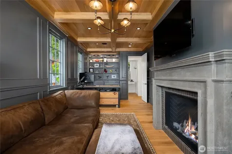 6333 77th Avenue SE Mercer Island WA 98040