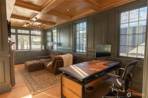 6333 77th Avenue SE Mercer Island WA 98040