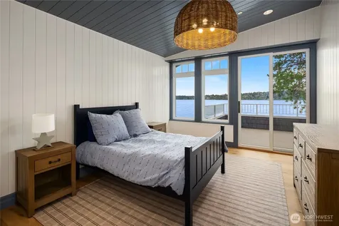 6333 77th Avenue SE Mercer Island WA 98040