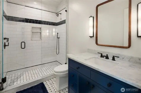 6333 77th Avenue SE Mercer Island WA 98040