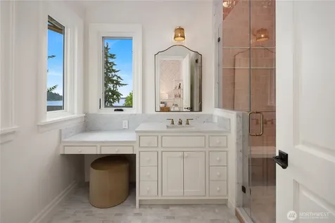 6333 77th Avenue SE Mercer Island WA 98040