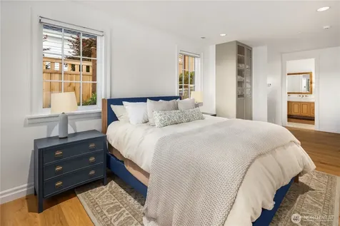 6333 77th Avenue SE Mercer Island WA 98040