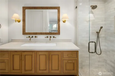 6333 77th Avenue SE Mercer Island WA 98040