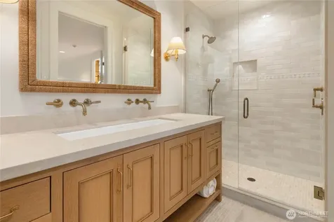 6333 77th Avenue SE Mercer Island WA 98040