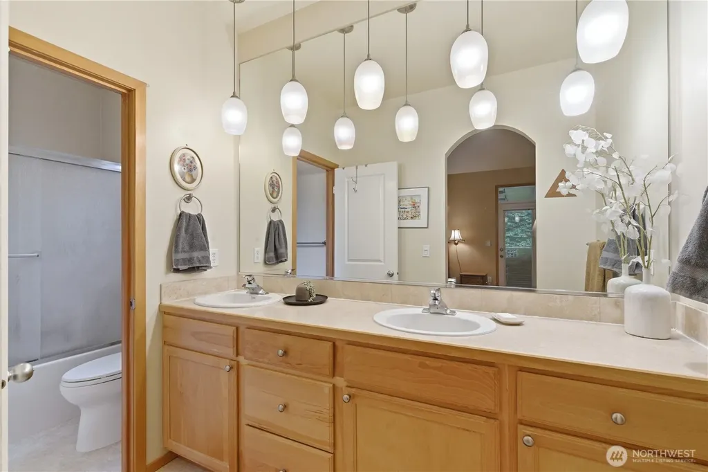 2653 NE Kevos Pond Poulsbo WA 98370