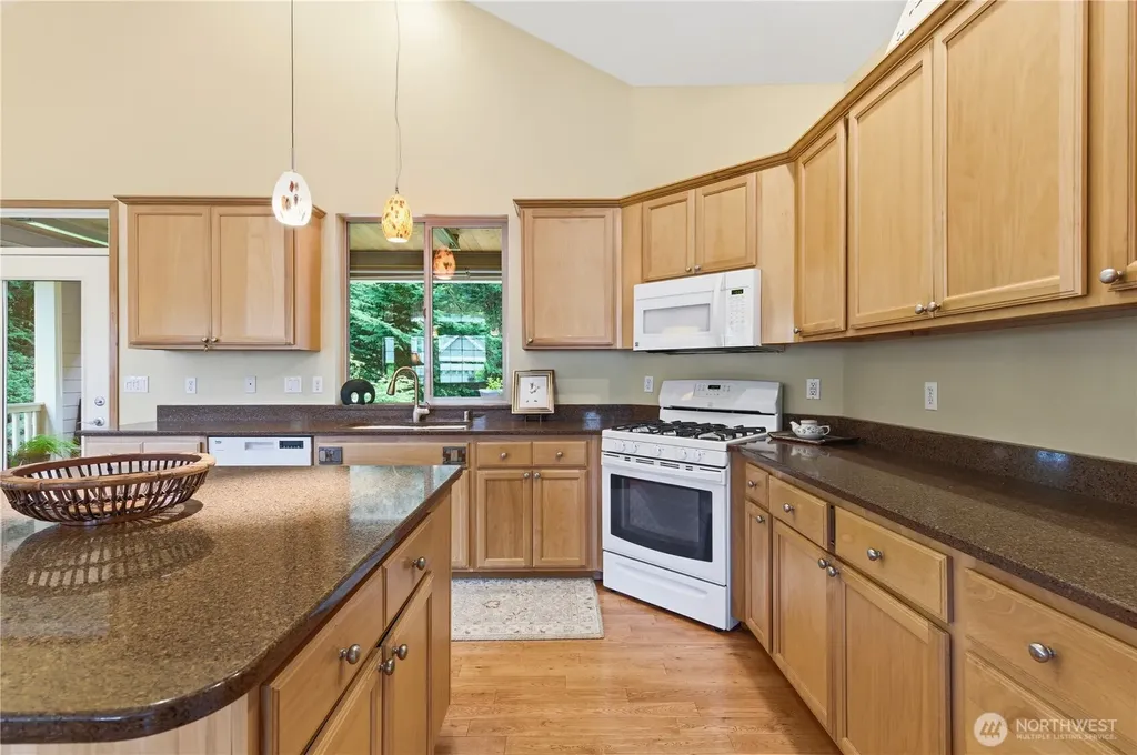 2653 NE Kevos Pond Poulsbo WA 98370