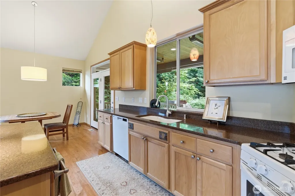 2653 NE Kevos Pond Poulsbo WA 98370