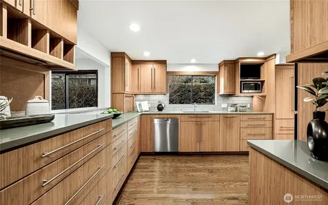 2234 108th Avenue SE Bellevue WA 98004