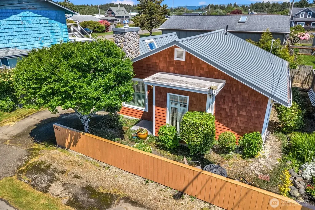 406 Oregon Avenue N Long Beach WA 98631
