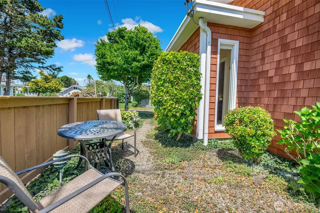 406 Oregon Avenue N Long Beach WA 98631
