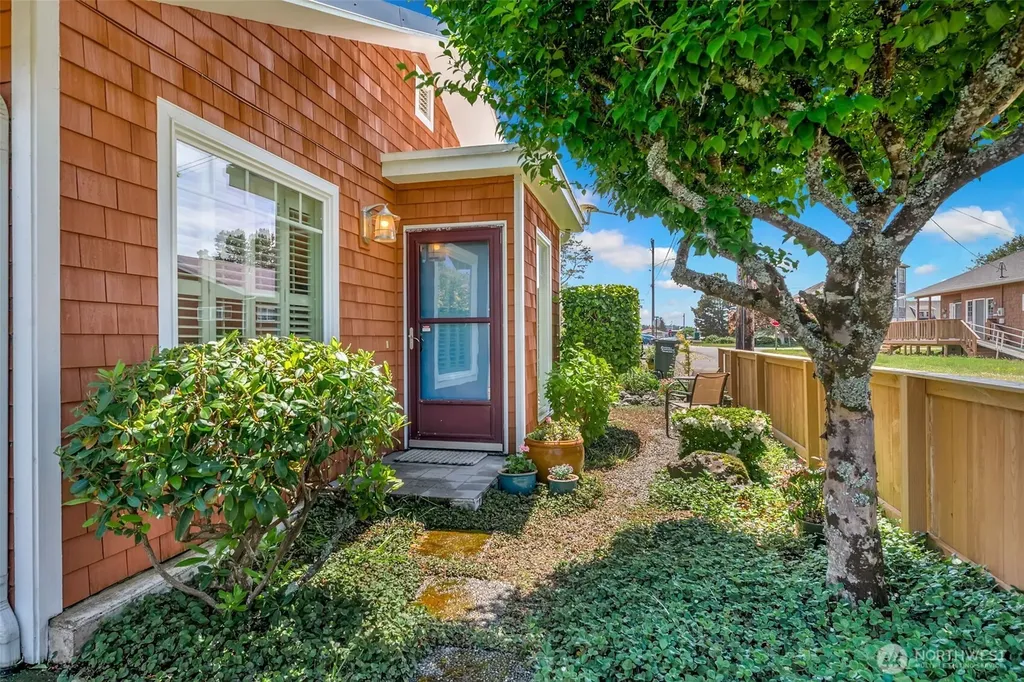 406 Oregon Avenue N Long Beach WA 98631