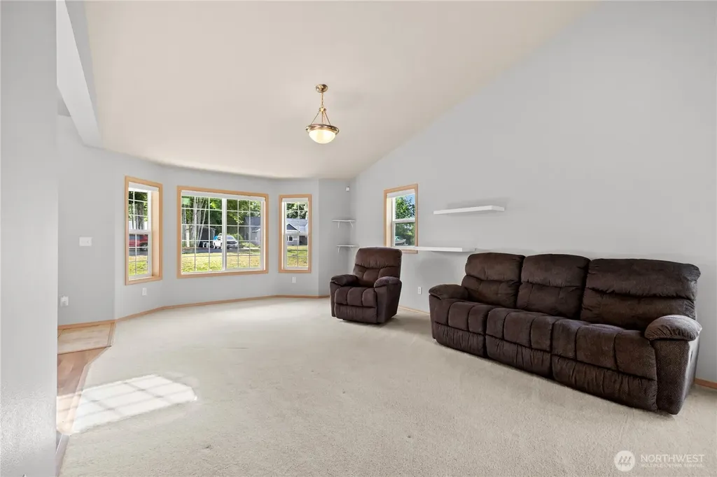 52 Morgan Drive Cathlamet WA 98612