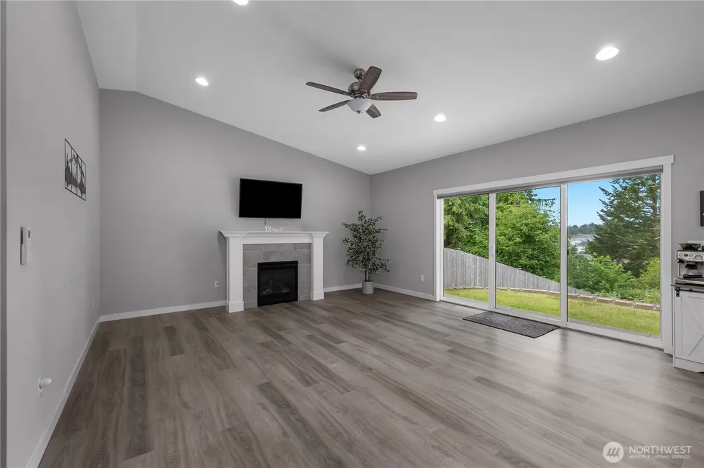 701 Myers Street SE Rainier WA 98576