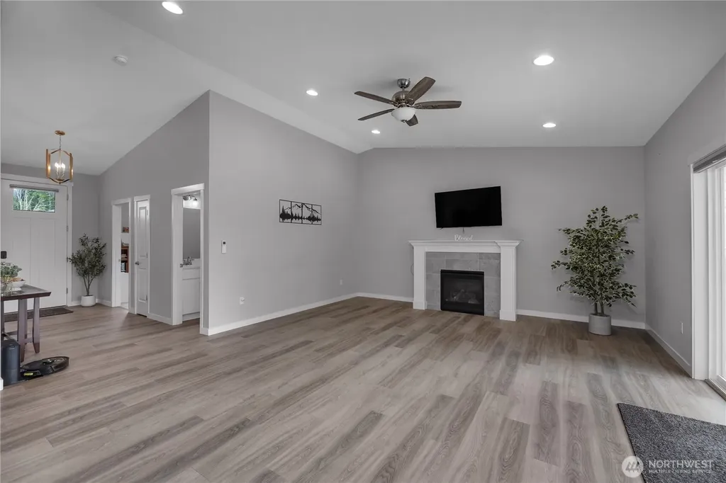 701 Myers Street SE Rainier WA 98576
