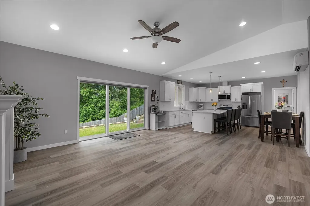 701 Myers Street SE Rainier WA 98576