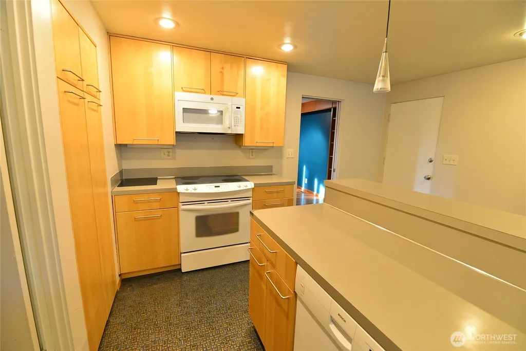 2228 Merchant Everett WA 98208