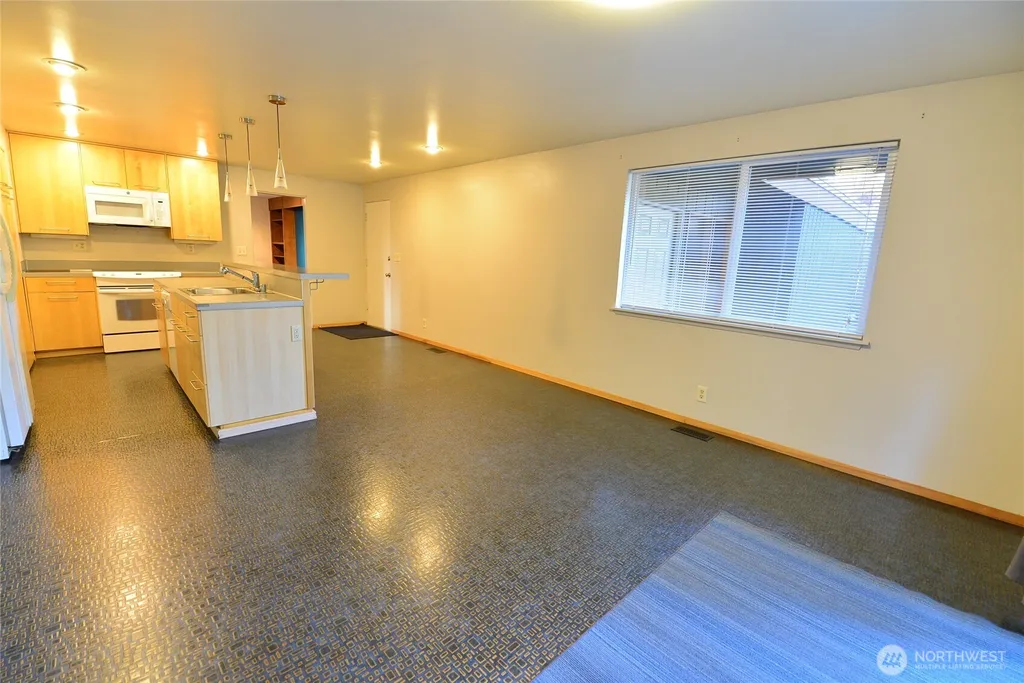 2228 Merchant Everett WA 98208