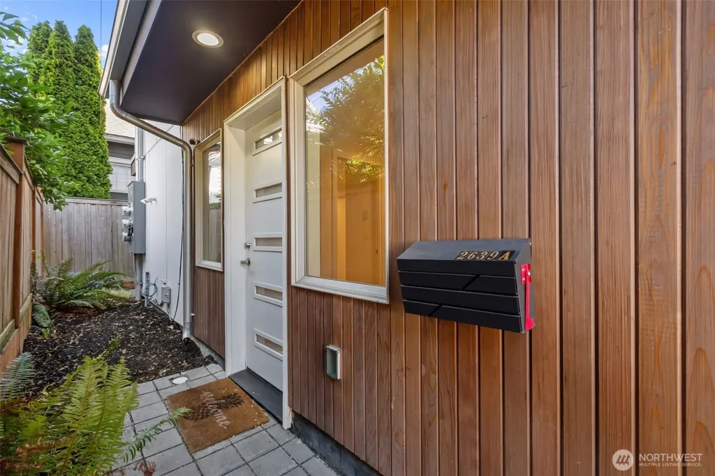 2639 45th Avenue SW Seattle WA 98116