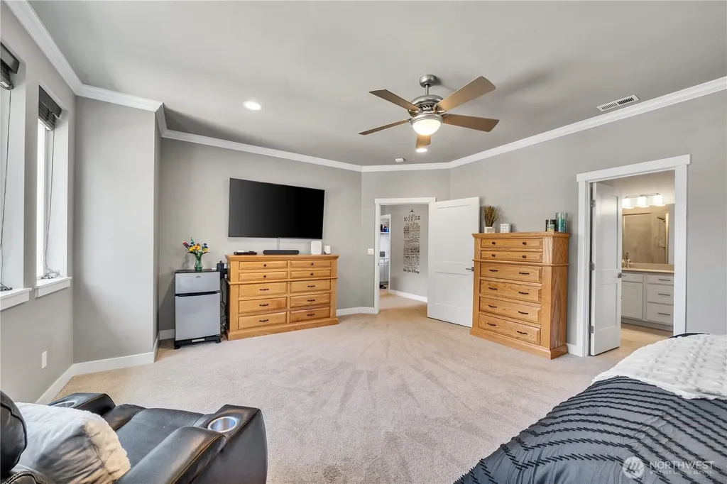 1115 NE Sockeye Court Bremerton WA 98311
