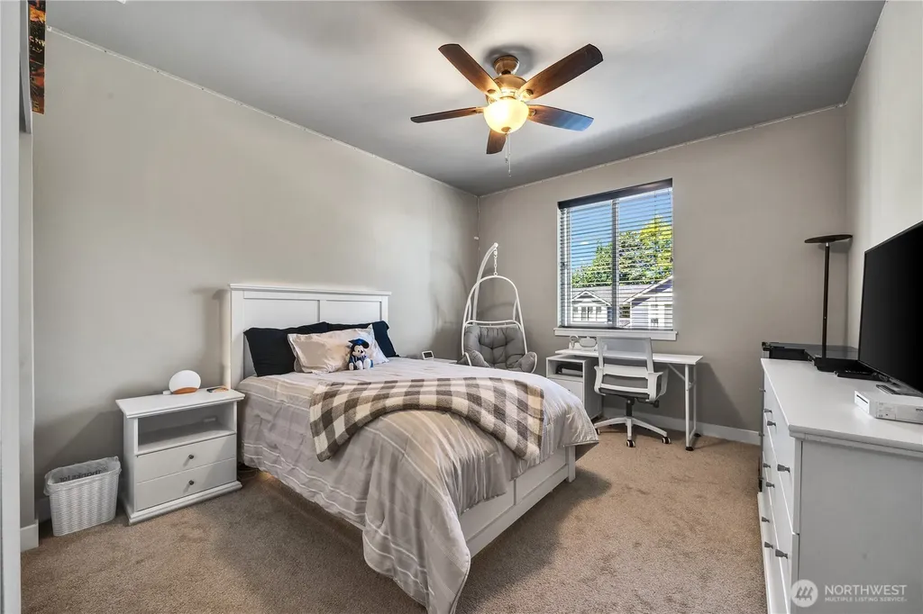 1115 NE Sockeye Court Bremerton WA 98311