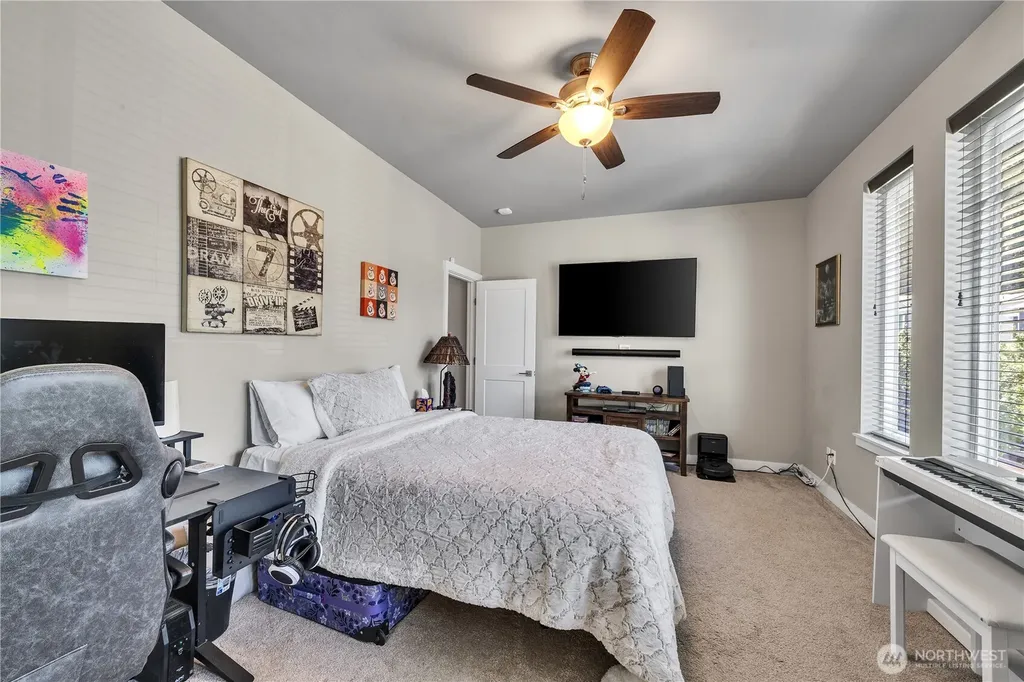 1115 NE Sockeye Court Bremerton WA 98311