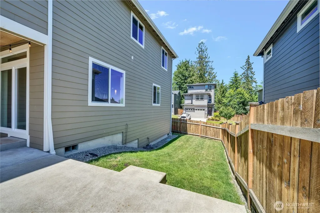 1115 NE Sockeye Court Bremerton WA 98311
