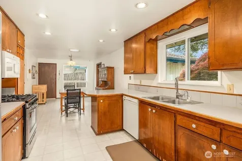 1708 Monterey Court NE Renton WA 98056