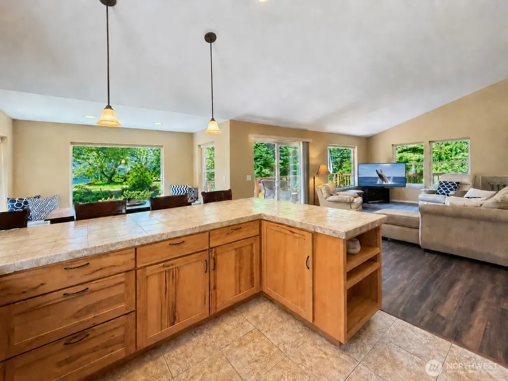 79 G Mukilteo Way Hat Island WA 98206