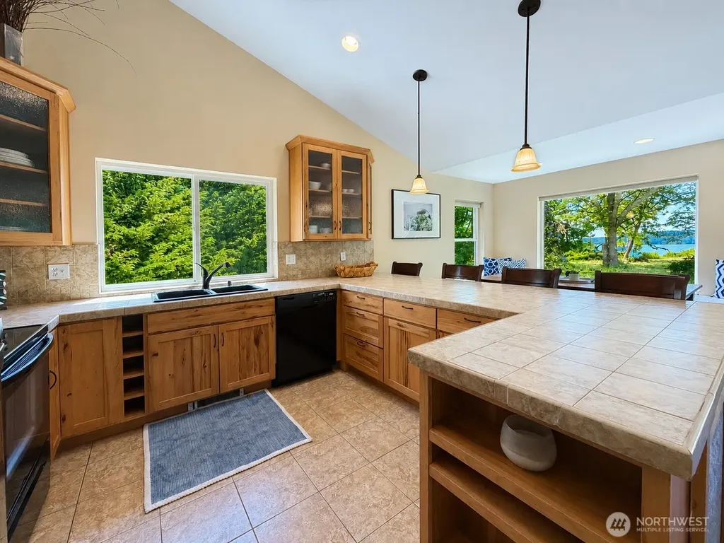 79 G Mukilteo Way Hat Island WA 98206