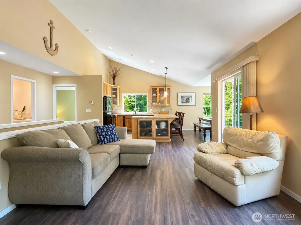 79 G Mukilteo Way Hat Island WA 98206