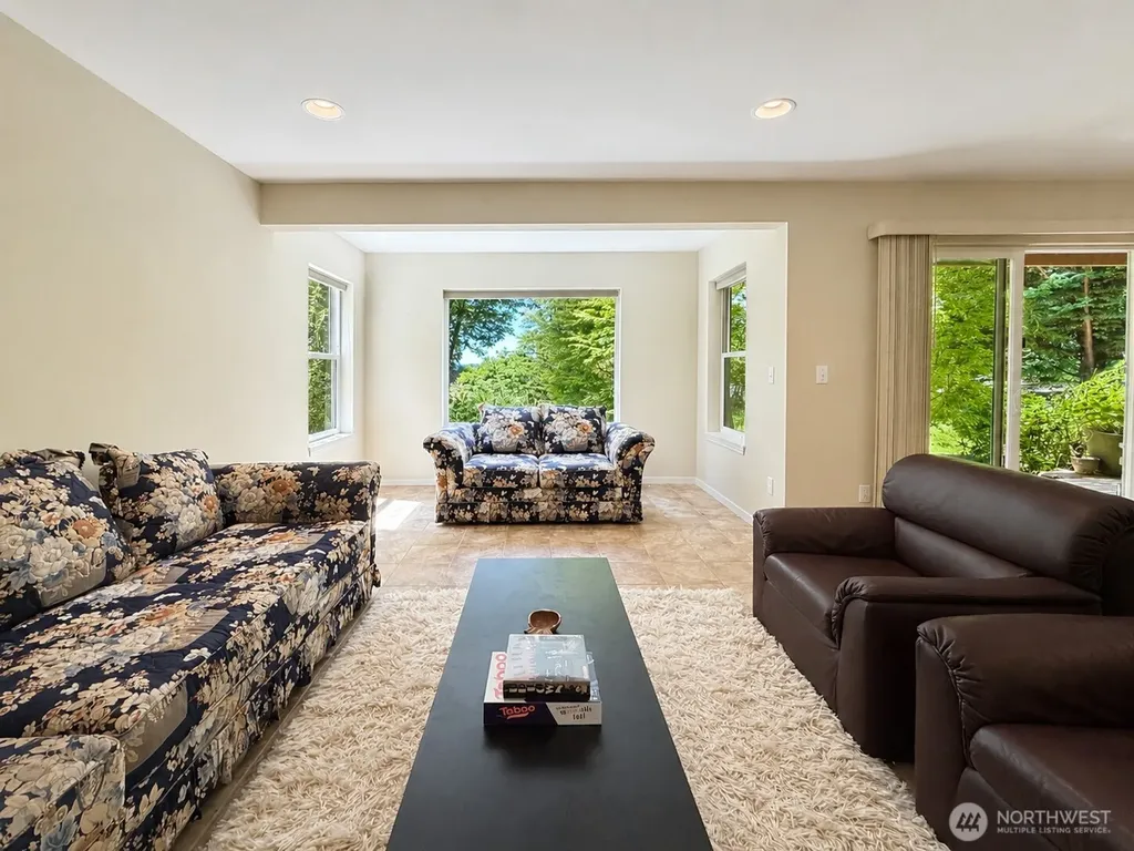 79 G Mukilteo Way Hat Island WA 98206