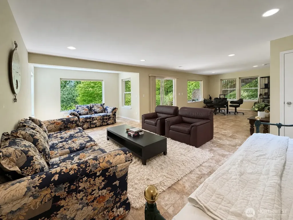 79 G Mukilteo Way Hat Island WA 98206
