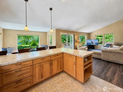 79 G Mukilteo Way Hat Island WA 98206